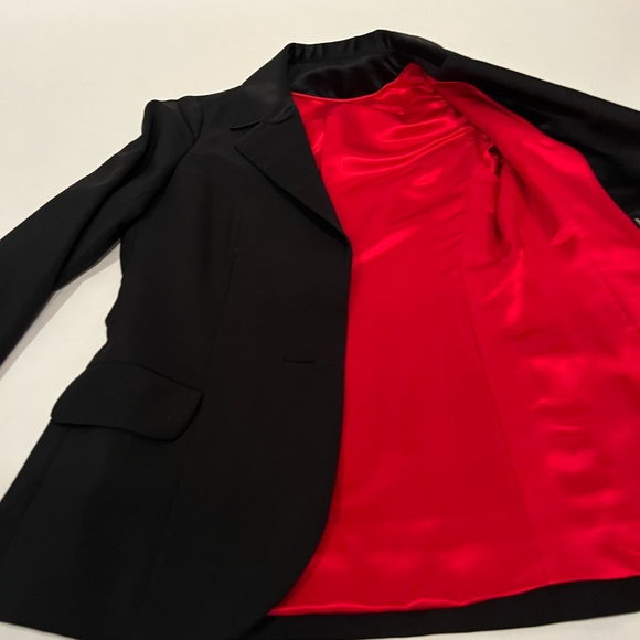 Fitted, Flattering Black Jacket - Picture 3 of 3